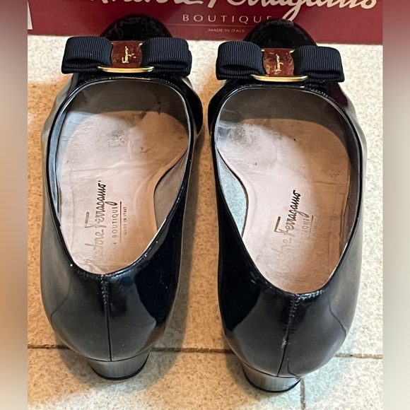 Beautiful Salvatore Ferragamo Black Shoes - Picture 5 of 6